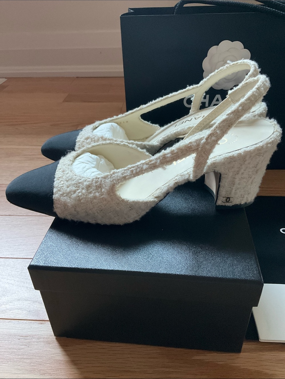 Final Price-No Offers! Chanel Classic Tweed Slingback Pumps Black & Off White 39